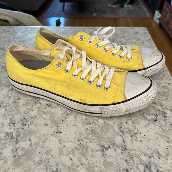 Low Yellow Converse All Stars.  M11 W13 - Picture 4 of 5